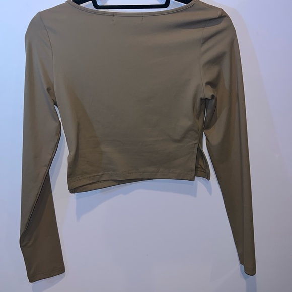 Trendy Queen long sleeve crop top‎ slit sides size small lime new soft neutral - Picture 6 of 6